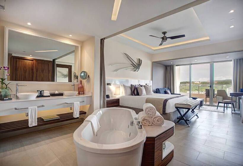 سوییت جونیور لوکس با چشم‌انداز دریا, Royalton Blue Waters Montego Bay, An Autograph Collection All Inclusive Resort