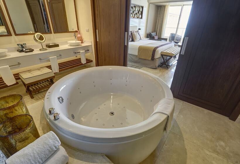سوئیت دلوکس 2 خوابه, Royalton Blue Waters Montego Bay, An Autograph Collection All Inclusive Resort