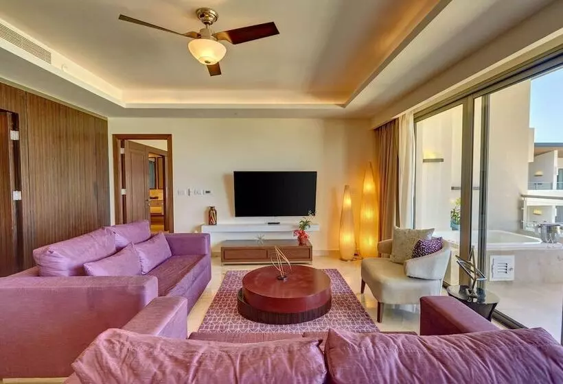 سوئیت دلوکس 2 خوابه, Royalton Blue Waters Montego Bay, An Autograph Collection All Inclusive Resort