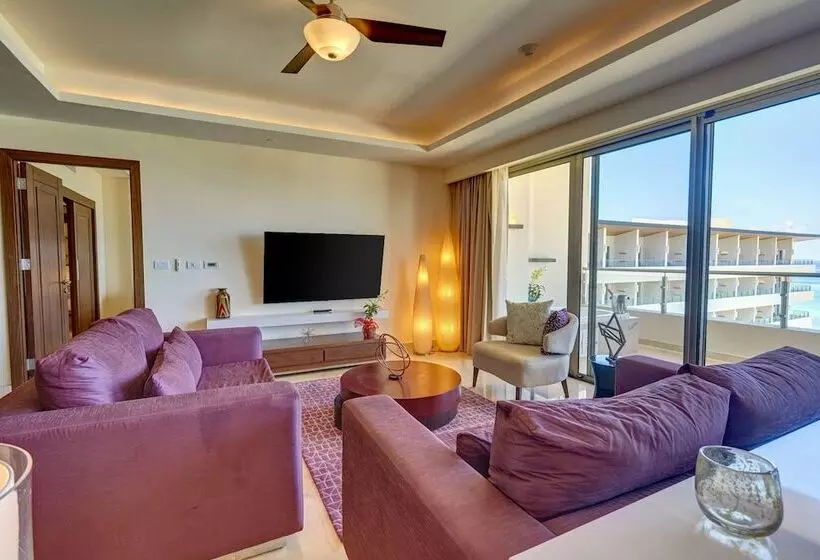 2 Bedroom Deluxe Suite