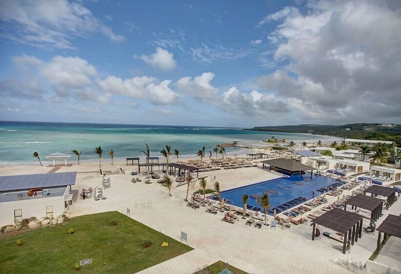 سوییت جونیور لوکس با چشم‌انداز دریا, Royalton Blue Waters Montego Bay, An Autograph Collection All Inclusive Resort