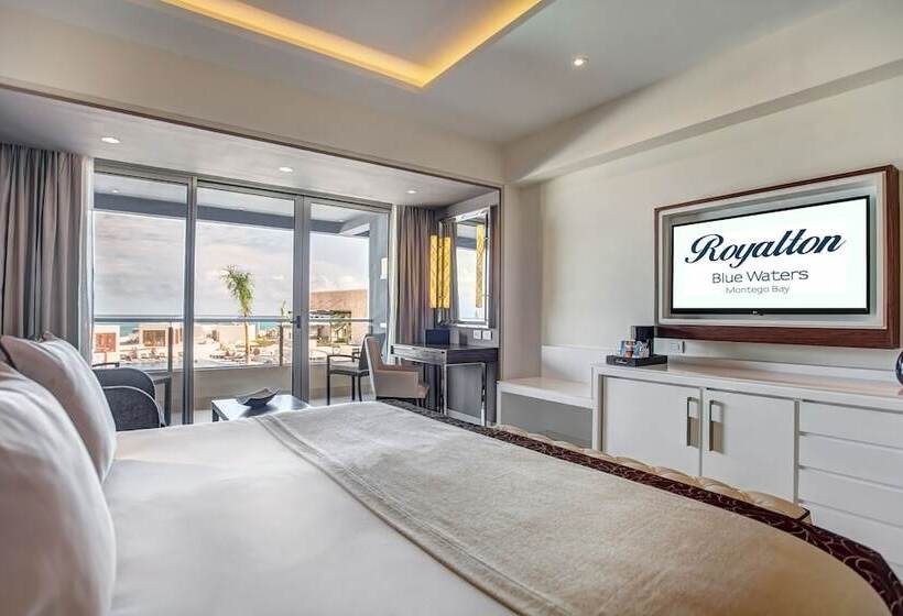 سوییت جونیور لوکس با چشم‌انداز دریا, Royalton Blue Waters Montego Bay, An Autograph Collection All Inclusive Resort