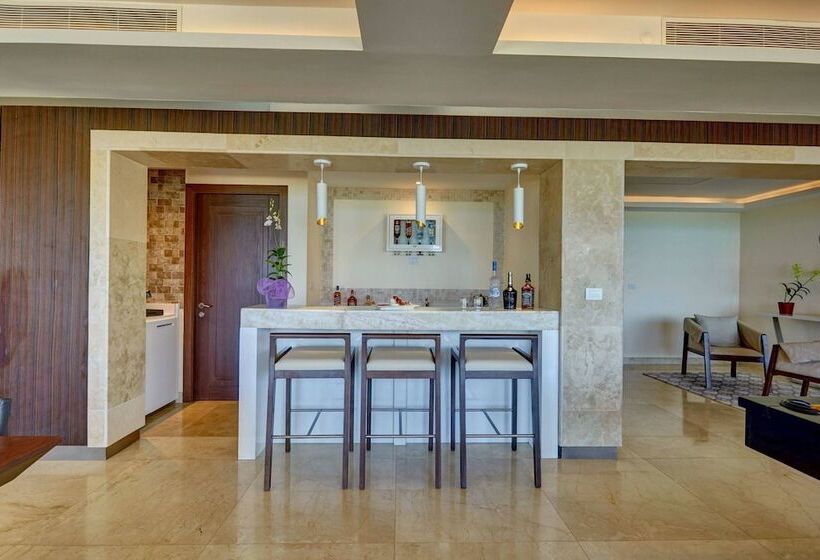 سوئیت دلوکس 2 خوابه, Royalton Blue Waters Montego Bay, An Autograph Collection All Inclusive Resort