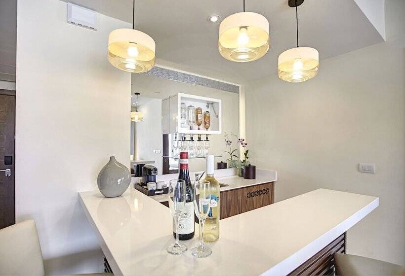 سوئیت دلوکس 2 خوابه, Royalton Blue Waters Montego Bay, An Autograph Collection All Inclusive Resort