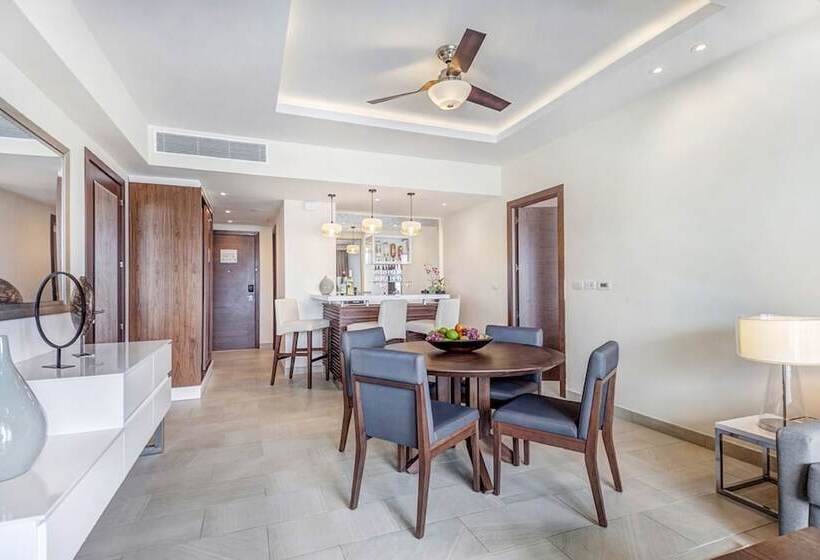 سوئیت دلوکس 2 خوابه, Royalton Blue Waters Montego Bay, An Autograph Collection All Inclusive Resort