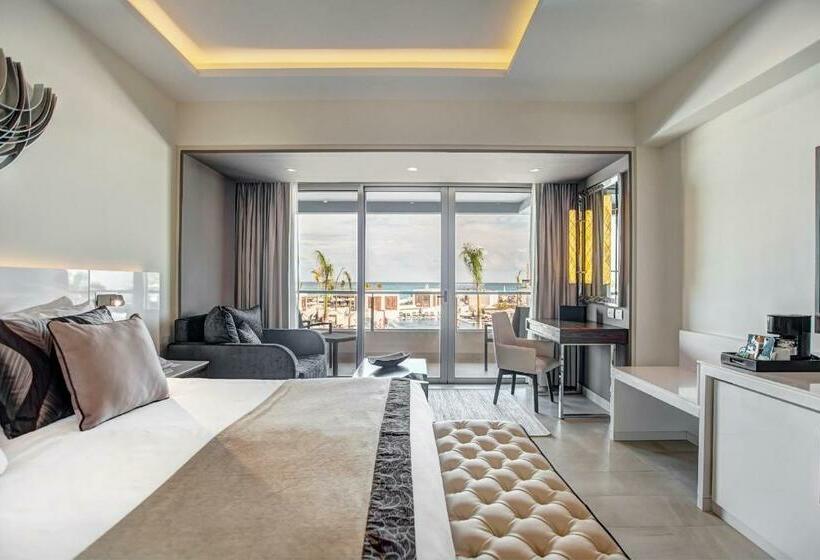 سوییت جونیور لوکس با چشم‌انداز دریا, Royalton Blue Waters Montego Bay, An Autograph Collection All Inclusive Resort