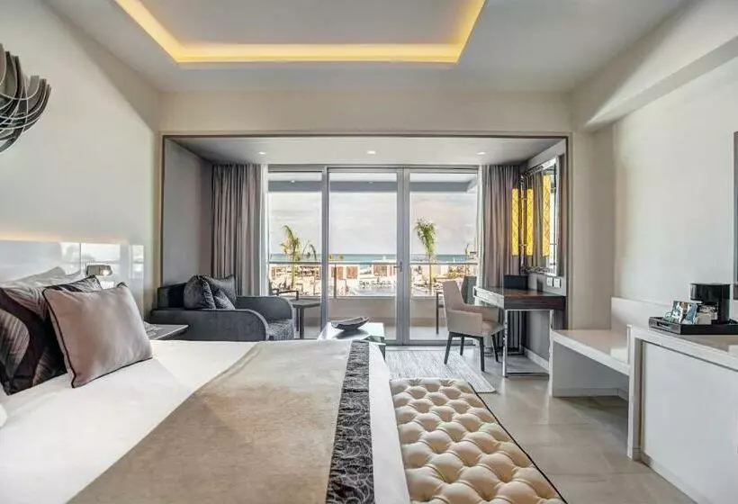 سوییت جونیور لوکس با چشمانداز دریا, Royalton Blue Waters Montego Bay, An Autograph Collection All Inclusive Resort
