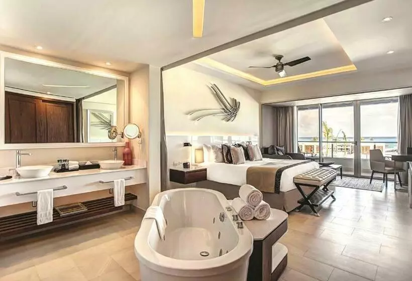 سوییت جونیور لوکس با چشمانداز دریا, Royalton Blue Waters Montego Bay, An Autograph Collection All Inclusive Resort