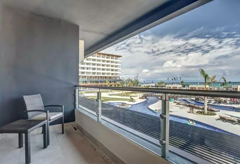 سوییت جونیور لوکس با چشمانداز دریا, Royalton Blue Waters Montego Bay, An Autograph Collection All Inclusive Resort