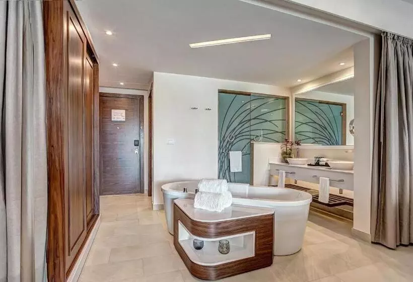 سوییت جونیور لوکس, Royalton Blue Waters Montego Bay, An Autograph Collection All Inclusive Resort