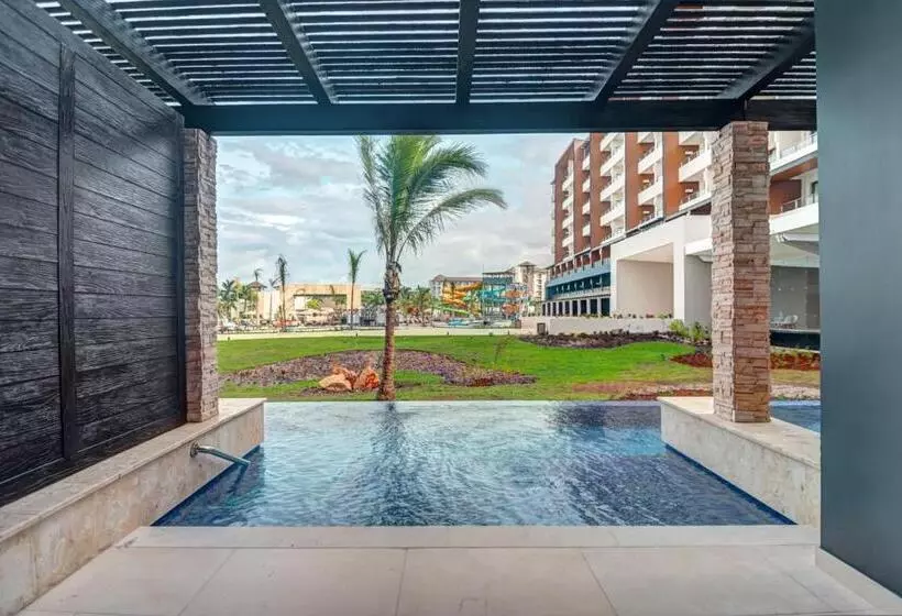سوییت جونیور لوکس, Royalton Blue Waters Montego Bay, An Autograph Collection All Inclusive Resort