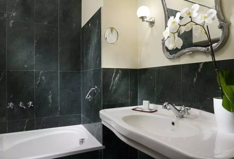اتاق سوپریور, Titano Suites