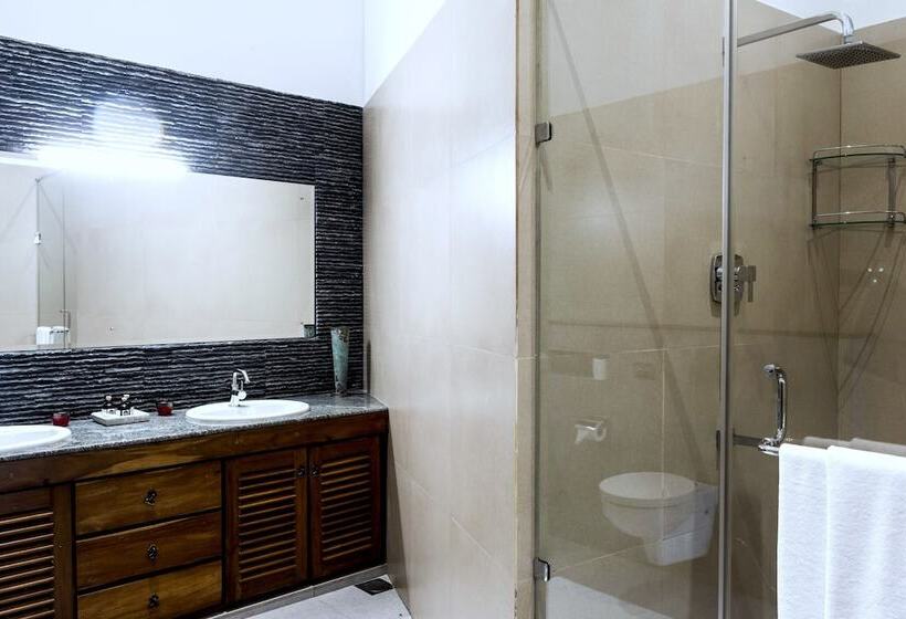 Люкс Повышенной Комфортности, Villa White Queen