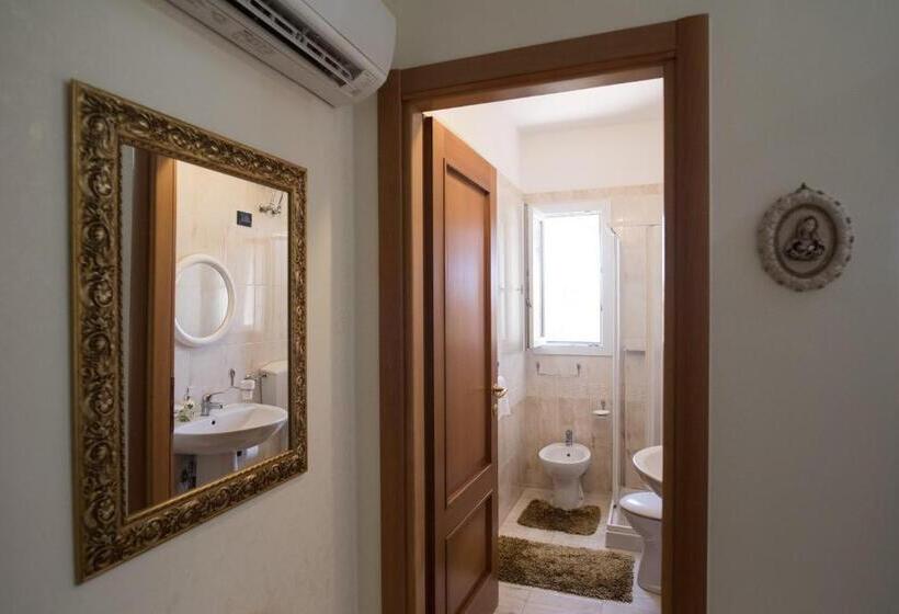 スタンダードトリプルルーム, B&b Alloggio In Villa Cristina