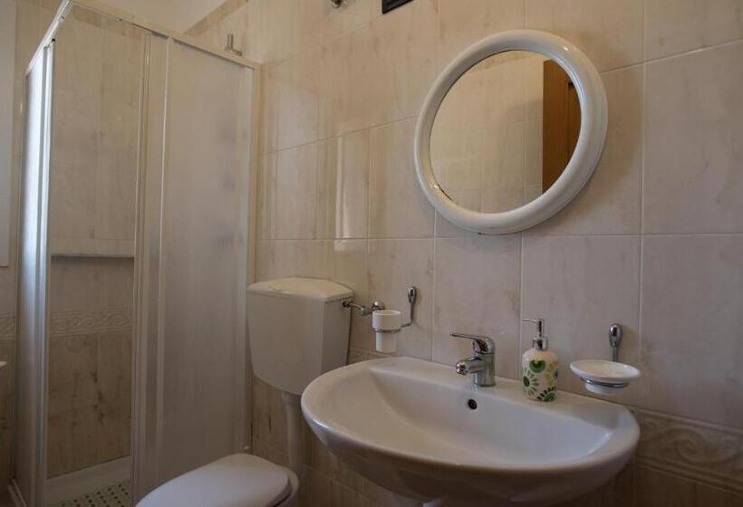 スタンダードトリプルルーム, B&b Alloggio In Villa Cristina