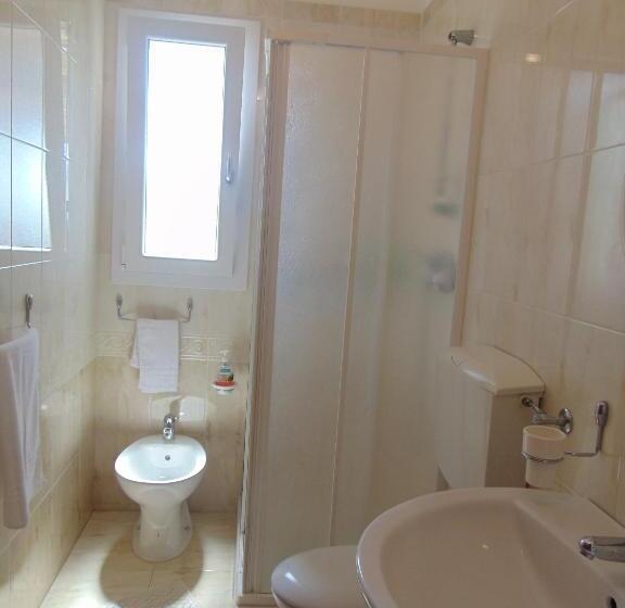 スタンダードトリプルルーム, B&b Alloggio In Villa Cristina