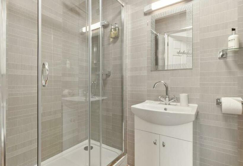 キングサイズベッドのスタンダードルーム, Coach Guest House