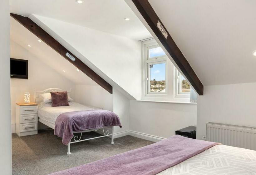 スタンダードトリプルルーム, Coach Guest House