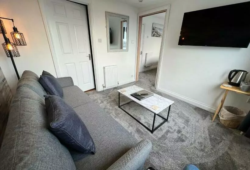 Deluxe Suite King Bed, Coach Guest House