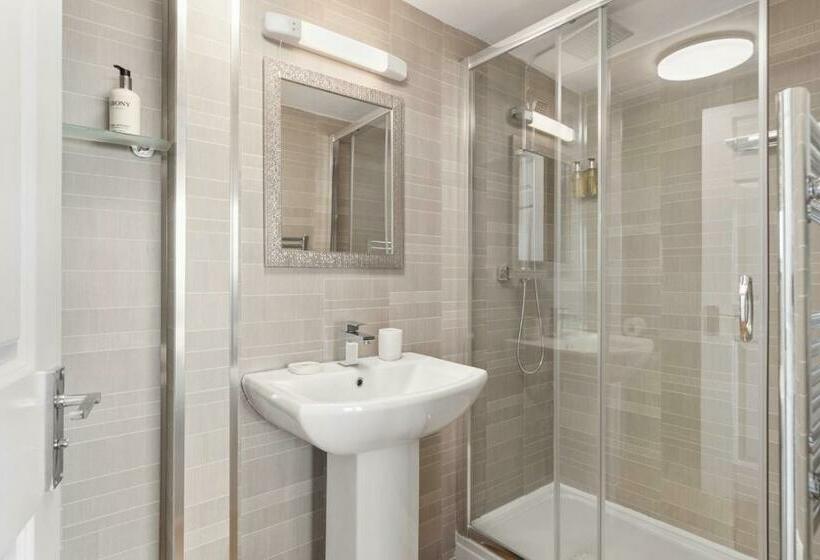 Люкс Deluxe Кровать Кинг, Coach Guest House