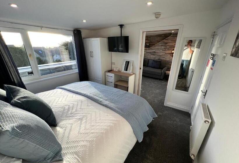 キングサイズベッドのデラックススイート, Coach Guest House