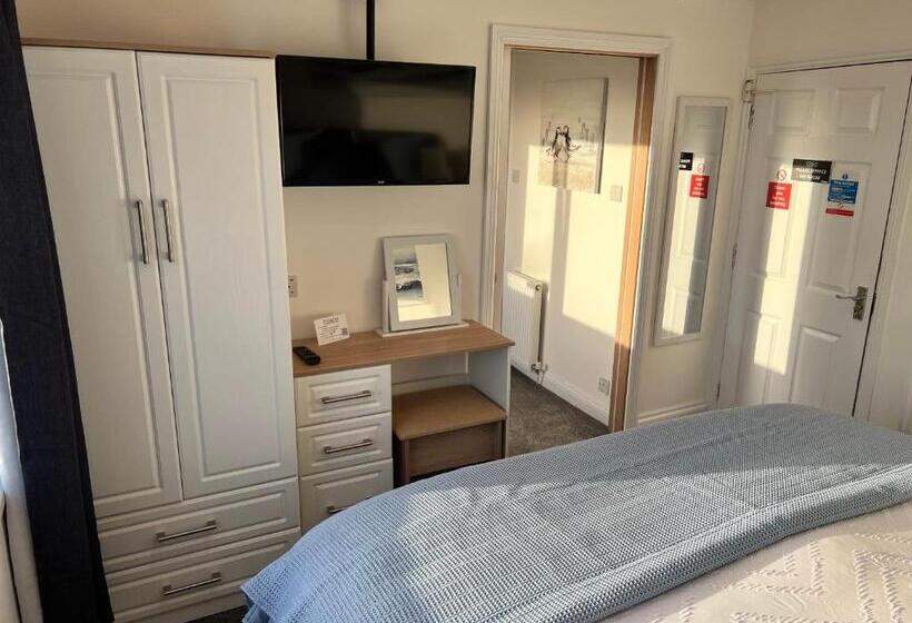 キングサイズベッドのデラックススイート, Coach Guest House