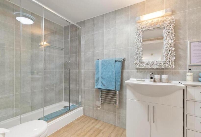 חדר סטנדרט עם מיטת קינג, Coach Guest House