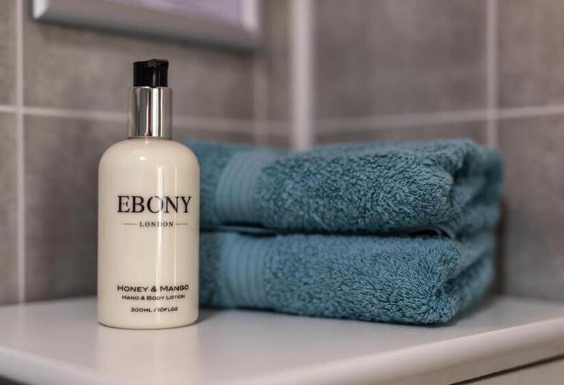 キングサイズベッドのスタンダードルーム, Coach Guest House