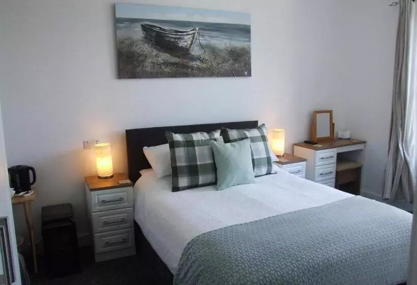 اتاق لوکس با تخت بزرگ, Coach Guest House