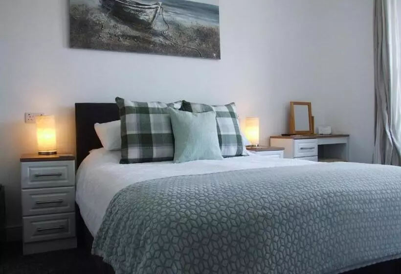 اتاق لوکس با تخت بزرگ, Coach Guest House