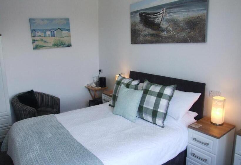 キングサイズベッドのデラックスルーム, Coach Guest House