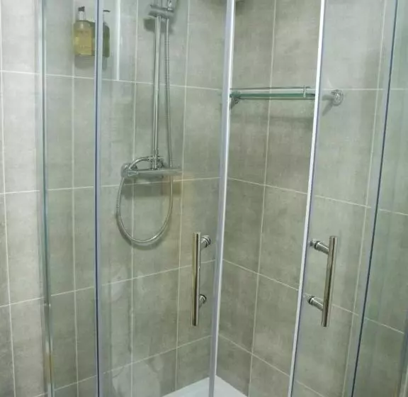 اتاق استاندارد, Coach Guest House