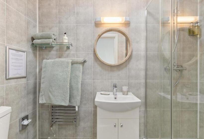 キングサイズベッドのデラックスルーム, Coach Guest House