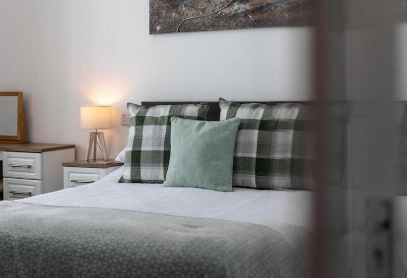 キングサイズベッドのデラックスルーム, Coach Guest House