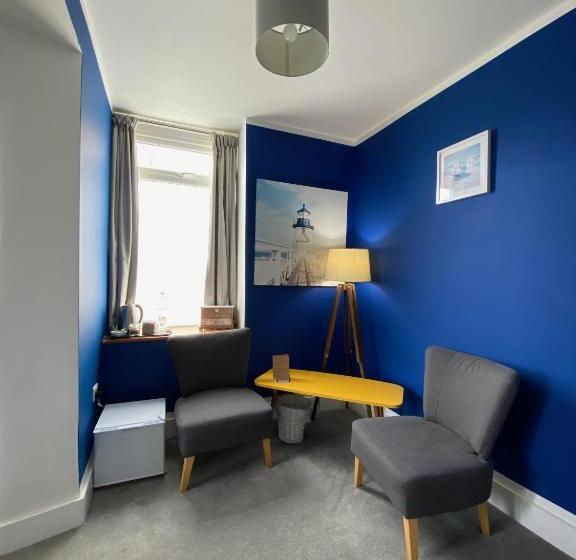 ジュニアスイート, The Lyncroft