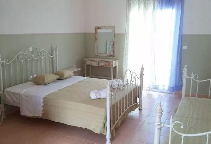 استودیوی سوپریور, Elaias Gi Residence
