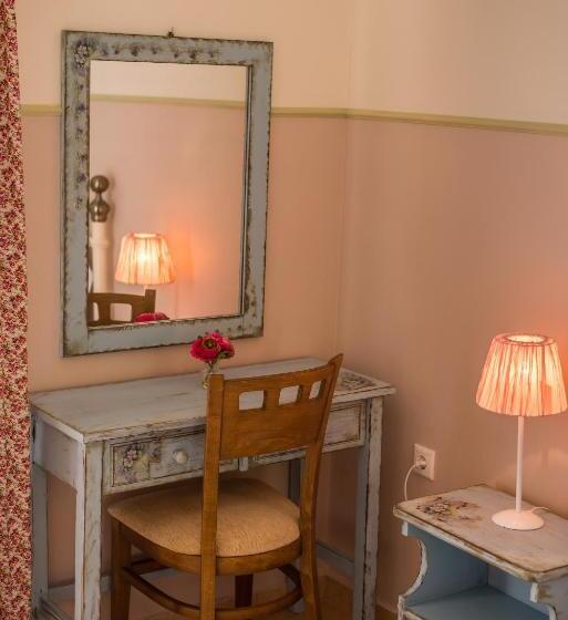 סטודיו סופריור, Elaias Gi Residence