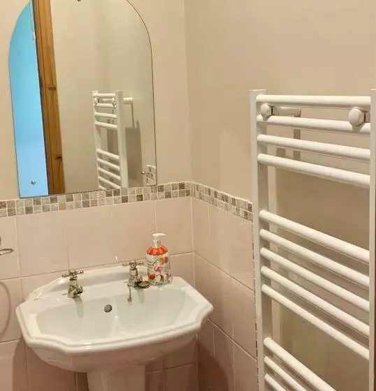 キングサイズベッドのスタンダードルーム, Ellen House Bed And Breakfast