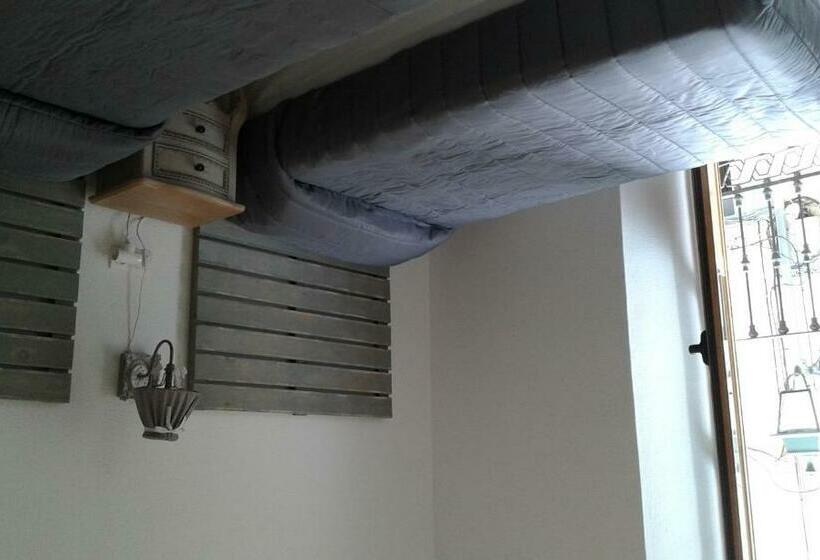 اتاق استاندارد, Granada Old Town Hostel