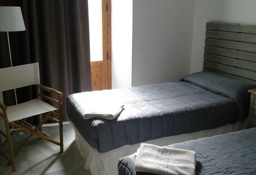 اتاق استاندارد, Granada Old Town Hostel