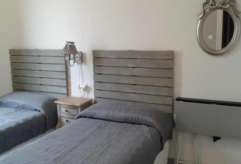 اتاق استاندارد, Granada Old Town Hostel