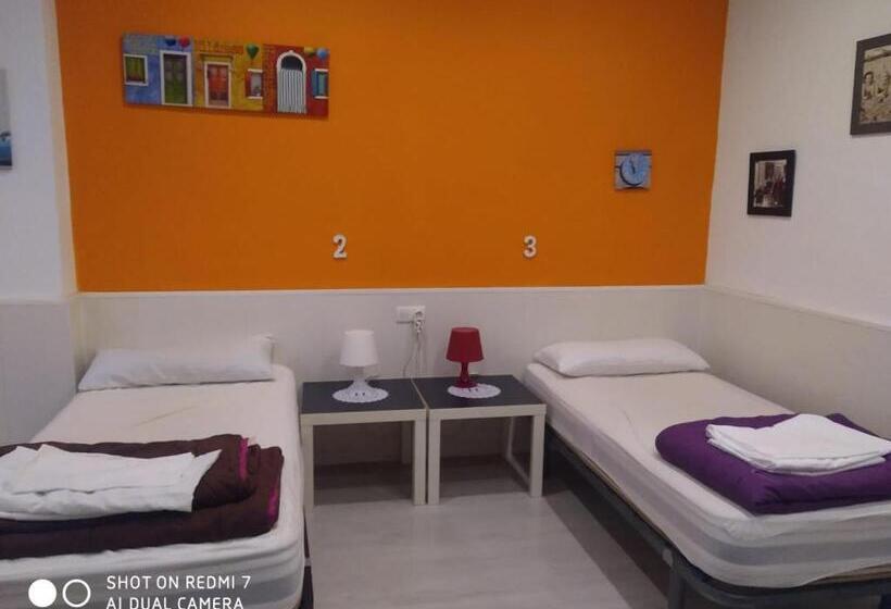 تختخواب در اتاق مشترک, Granada Old Town Hostel
