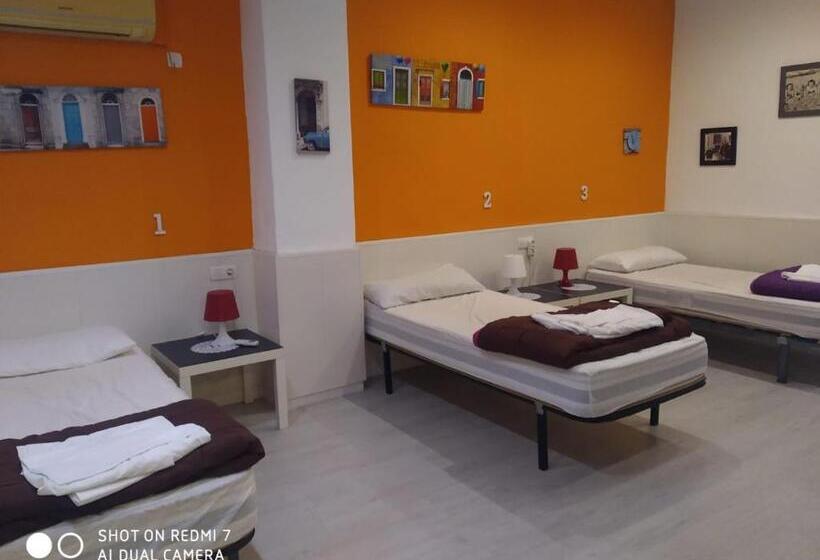 تختخواب در اتاق مشترک, Granada Old Town Hostel