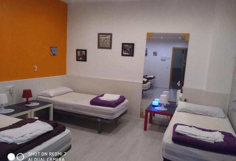 تختخواب در اتاق مشترک, Granada Old Town Hostel
