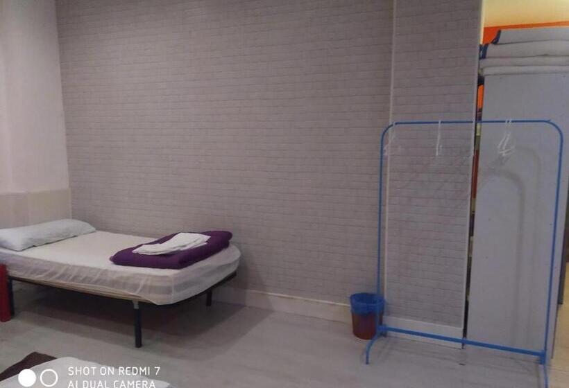 تختخواب در اتاق مشترک, Granada Old Town Hostel