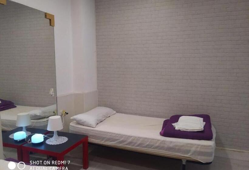 تختخواب در اتاق مشترک, Granada Old Town Hostel