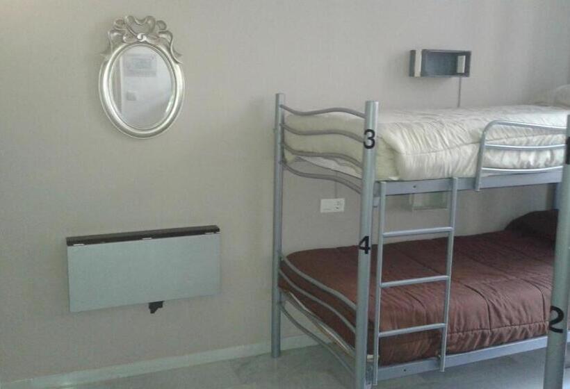 اتاق چهار تخته با دستشویی مشترک, Granada Old Town Hostel