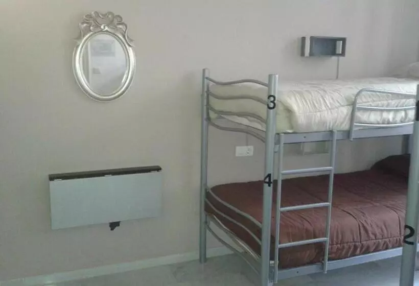 اتاق چهار تخته با دستشویی مشترک, Granada Old Town Hostel
