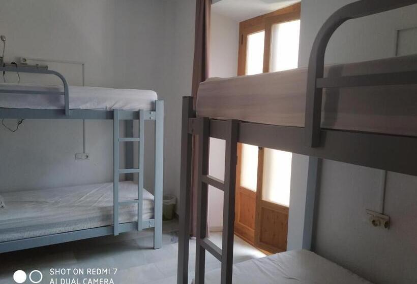 اتاق چهار تخته با دستشویی مشترک, Granada Old Town Hostel