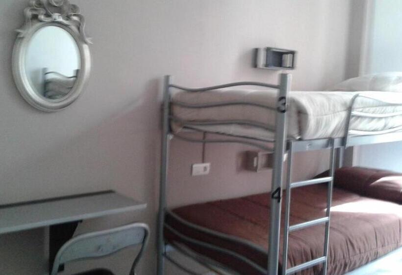 اتاق چهار تخته با دستشویی مشترک, Granada Old Town Hostel